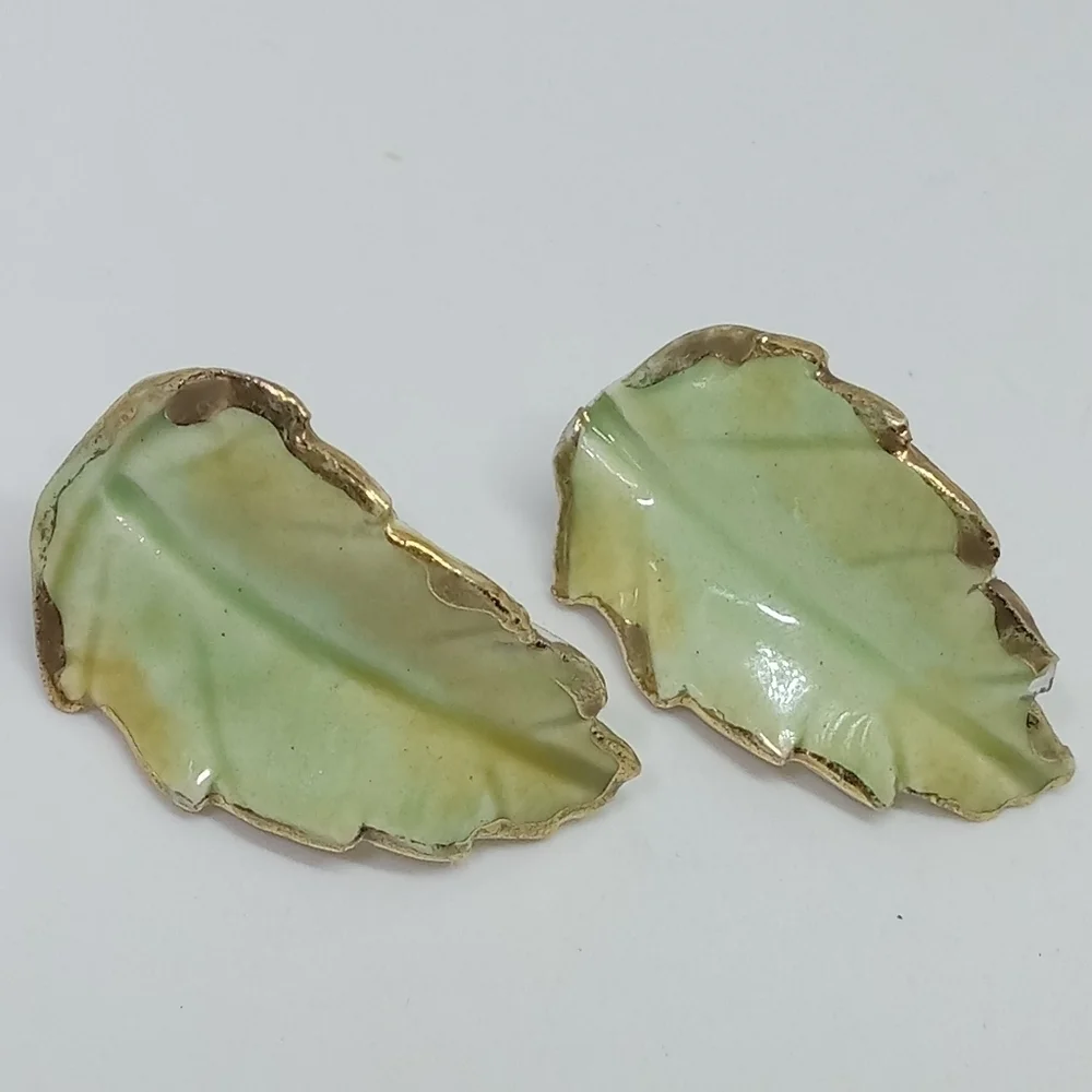 * vintage artisan made ceramic leaves brooch & clip on earrings set